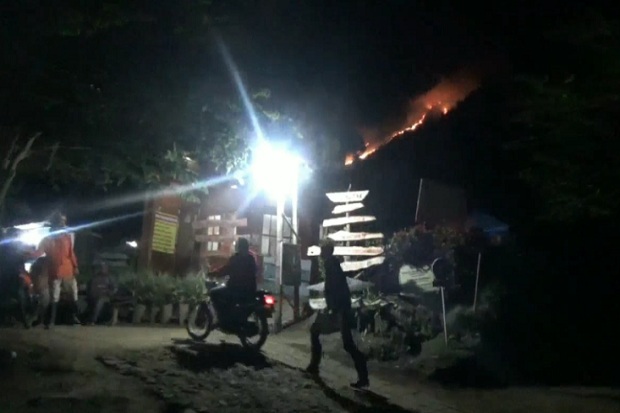 Kebakaran Gunung Panderman Meluas hingga 60 Hektare