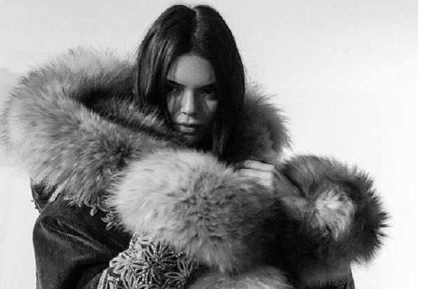 Gunakan Mantel Bulu, Kendall Jenner Jadi Contoh Buruk