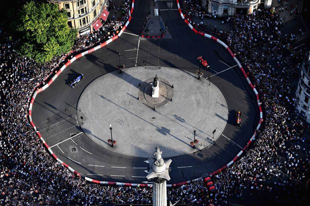Kerumunan fans meramaikan acara F1 Live London jelang F1 GP Inggris 2017. (Foto-F1Fanatic)