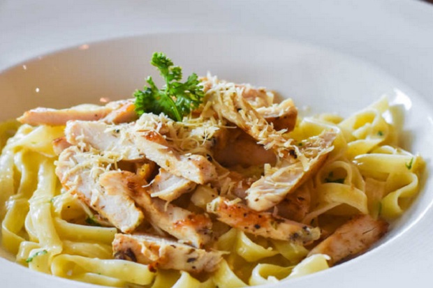 5 Makanan Ini Baiknya Tidak Diberikan pada Anak-anak