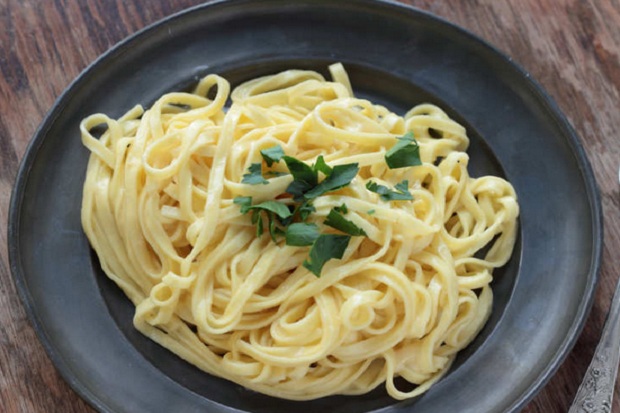 5 Makanan Ini Baiknya Tidak Diberikan pada Anak-anak