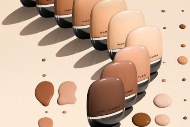 Marc Jacobs Pamerkan Foundation Tahan Lama