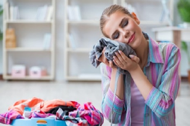 Studi: Hirup Pakaian Berkeringat Pasangan Bisa Kurangi Stres