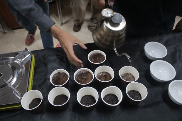 Menyeruput Kopi Berkeadilan dan Berkedaulatan dari Dampit