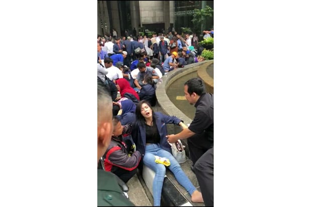 Ini Detik-detik Ambruknya Balkon BEI versi Mahasiswa