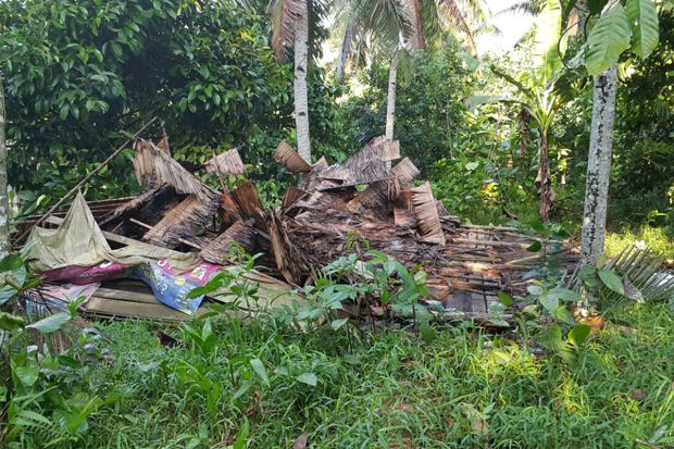 Kandang ayam yang rusak diterjang puting beliung. Foto/MNC Media/Uun Yuniar