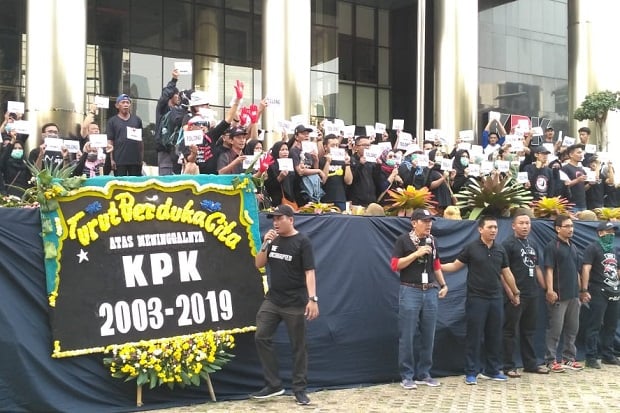 Logo KPK Ditutupi Kain Hitam, Ada Apa?