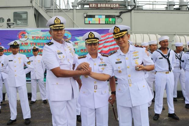 Mayor Laut Arizona Jabat Komandan KRI Barakuda l-633
