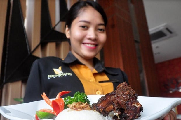 Menikmati Bebek Bumbu Irenk Tanpa Takut Kolesterol