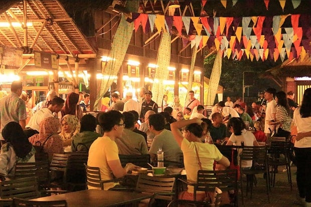 Festival Kuliner Bekasi Suguhkan Kuliner Khas Makassar
