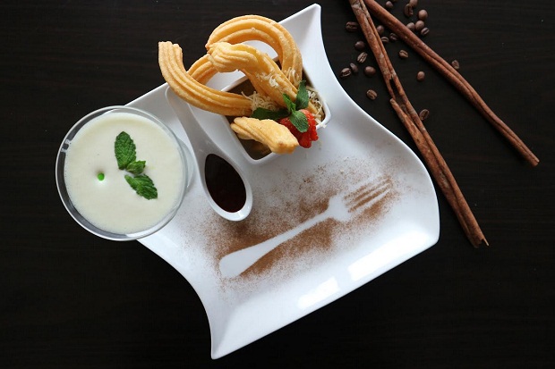 Favehotel Hyper Square Sajikan Dessert Favorit