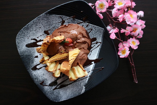 Favehotel Hyper Square Sajikan Dessert Favorit