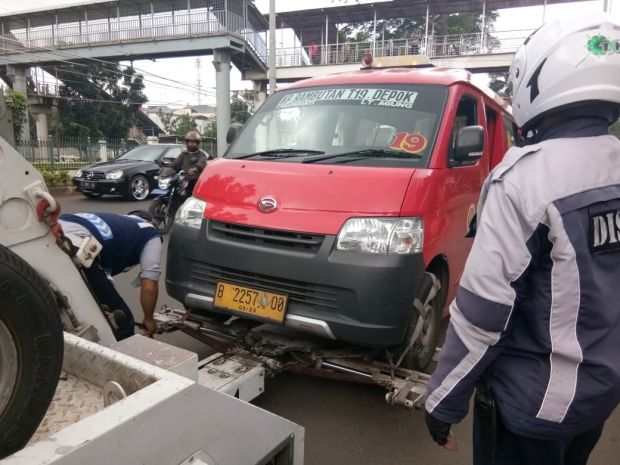 Parkir Sembarangan, Sudin Perhubungan Jaksel Derek 42 Mobil