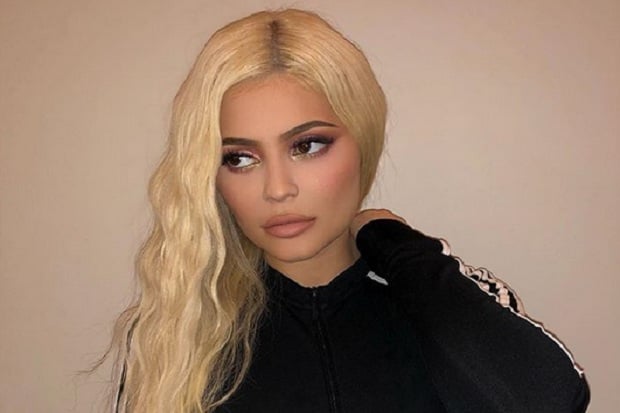 Valentine, Kylie Jenner Lebih Suka Diberi Berlian dan Mawar Merah