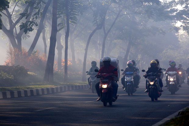 Lahan Kosong di Perumahan Elit Surabaya Terbakar