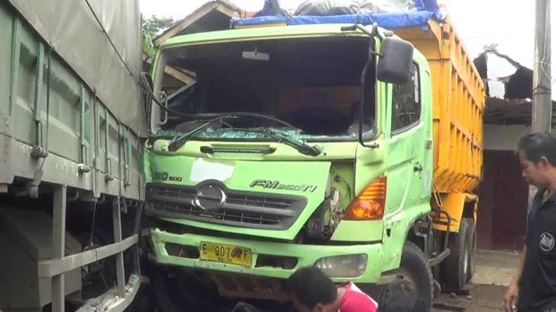 6 Kendaraan Tabrakan Beruntun di Kendal, Jalur Pantura Macet 10 Km