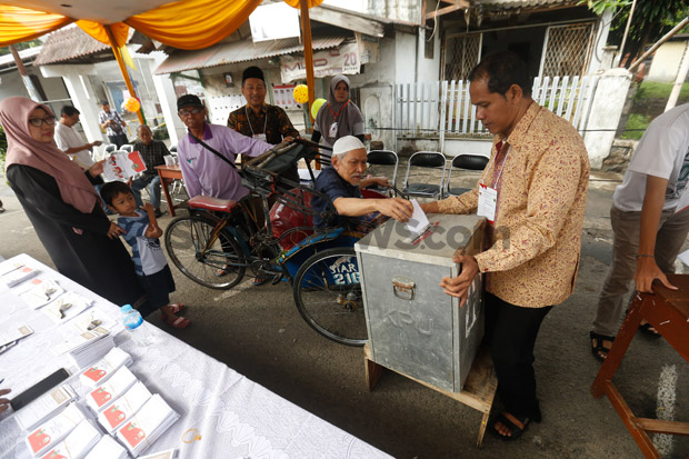 Unik, Pemilih Lansia di Kota Depok Dijemput Pakai Odong-Odong