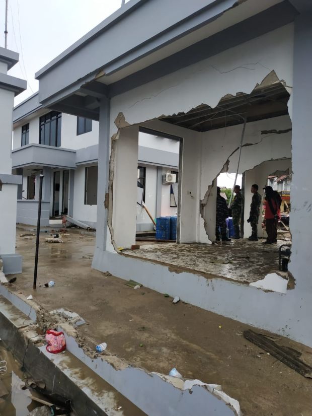 Tim Lantamal III Berhasil Tembus Desa Sumur yang Terisolir