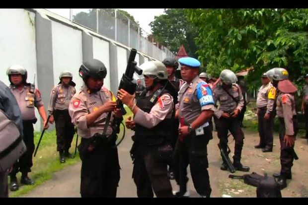 Lapas Kesambi Cirebon Rusuh, Napi Serang Petugas