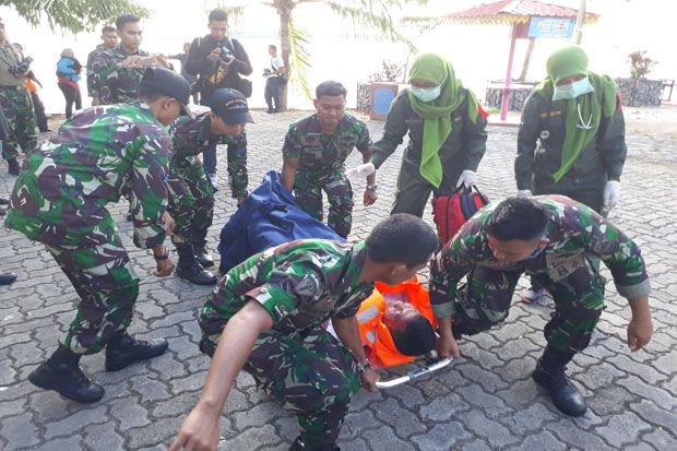 TNI AL Evakuasi Korban Kapal Ferry yang Ditembaki Perompak