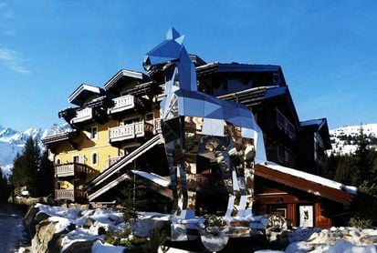 Aset CEO Louis Vuitton: dari Villa, Kastil, hingga Pulau Pribadi