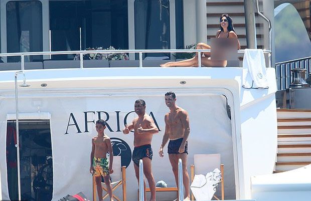 Liburan ke Yunani, Ronaldo Kasi Tip Rp324 Juta untuk Pelayan Hotel
