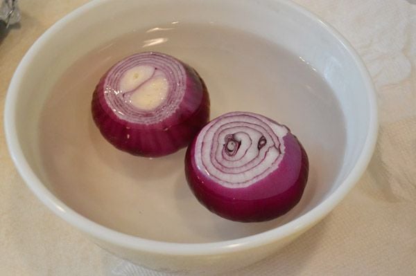 5 Tips Sederhana Mengiris Bawang Tanpa Bikin Menangis