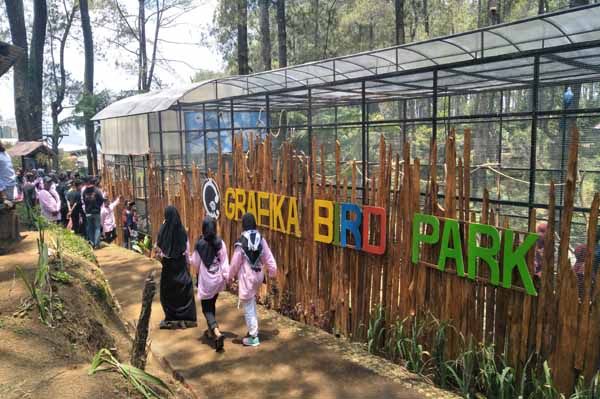 Grafika Bird Park, Wisata Mini Zoo di Kawasan Sejuk Bandung Barat