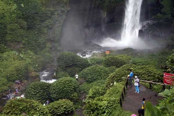 Serunya Berburu Pelangi Abadi di Lereng Gunung Semeru