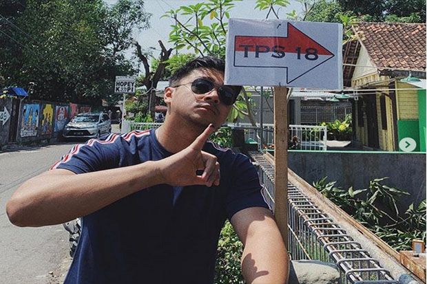 Nicolas Saputra Unggah Selfie Pertama, Ini Gaya Artis Nyoblos