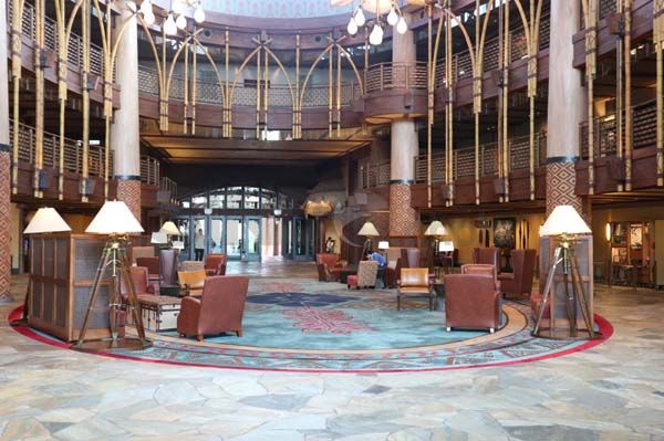 Menginap dengan Nuansa Alam di Disney Explorers Lodge Hong Kong