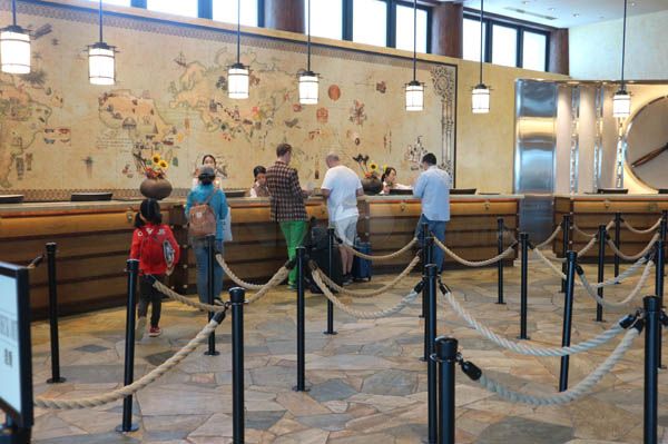 Menginap dengan Nuansa Alam di Disney Explorers Lodge Hong Kong