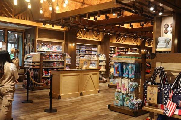 Menginap dengan Nuansa Alam di Disney Explorers Lodge Hong Kong