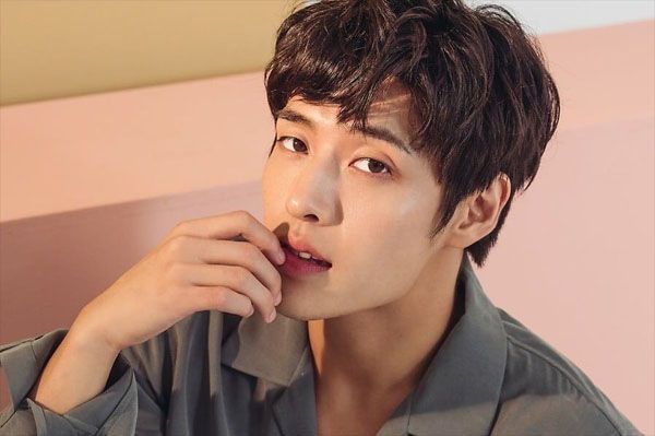 15 Selebritas KPop yang Akan Selesai Wamil Tahun Ini