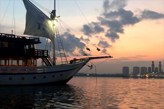 Menikmati Laut Jakarta dengan Kapal Phinisi Bersama MNC Travel