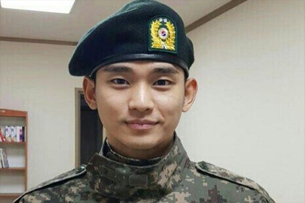 15 Selebritas KPop yang Akan Selesai Wamil Tahun Ini