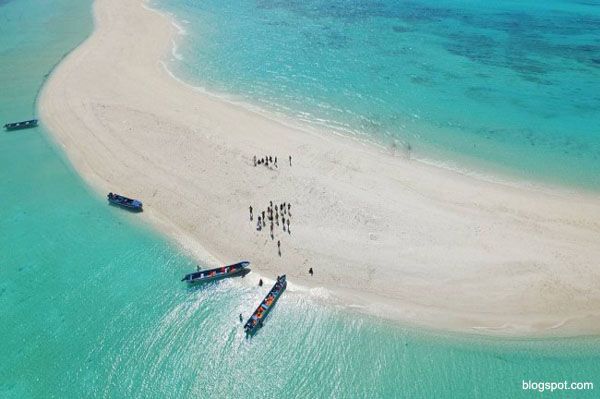 Pantai Ngurtafur, Maluku