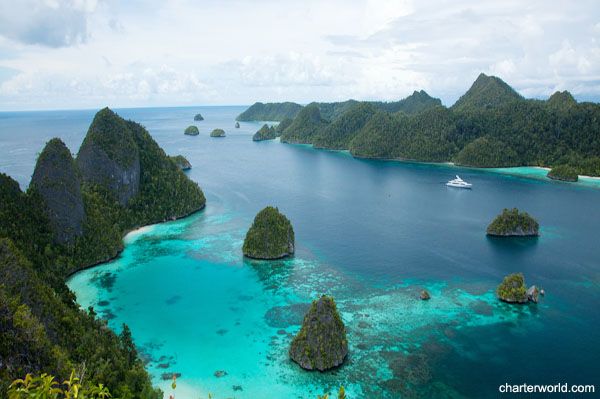 Pantai di Kepulauan Banda, Maluku