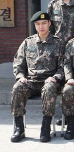 Gantengnya Lee Min Ho dalam Balutan Seragam Militer