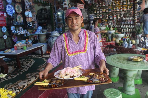Menikmati Lezatnya Selat Warung Mbak Lies dengan Nuansa Klasik
