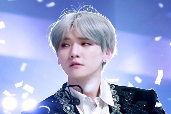 18 Selebritas K-Pop yang Punya Kebiasaan Super Aneh