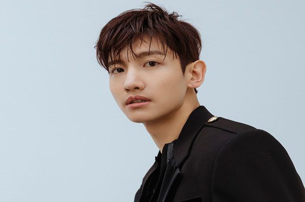 18 Selebritas K-Pop yang Punya Kebiasaan Super Aneh