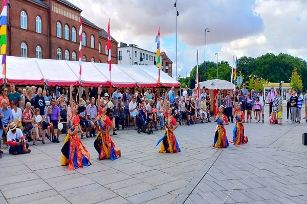 Warga Denmark Antusias Menonton Pertunjukan Tarian Khas Boyolali