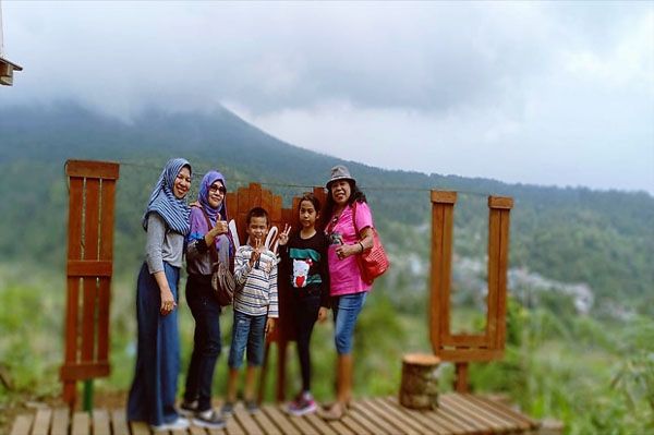Menikmati Indahnya Panorama Kota Tomohon dari Puncak Bukit