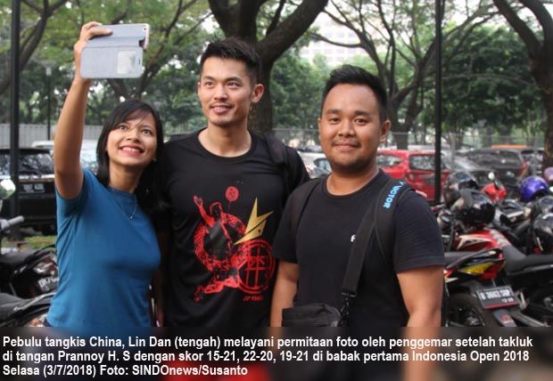 Tersingkir di Babak Pertama, Lin Dan Masih Sudi Layani Penggemar