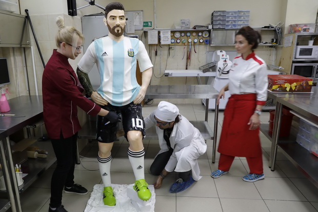 Ulang Tahun, Lionel Messi Dihadiahi Patung Coklat Berbobot 60 Kg