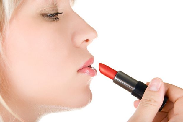 Tampil Lebih Muda, Aplikasikan Teknik Makeup yang Tepat