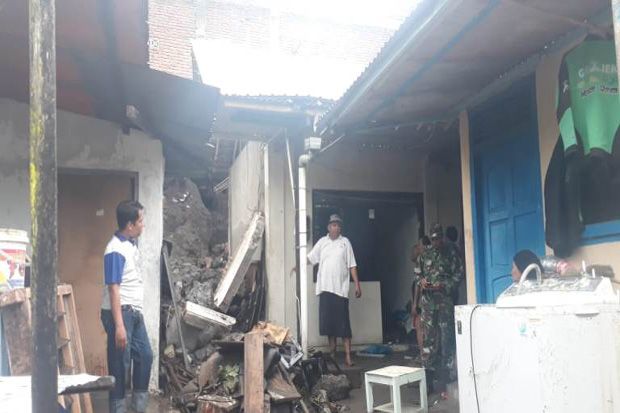 Talud Longsor, Dua Rumah Warga Mlati Sleman Menggantung