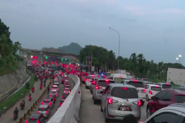 Tol Trans Sumatera, Jalinsum dan Lintas Timur Lampung Macet Parah