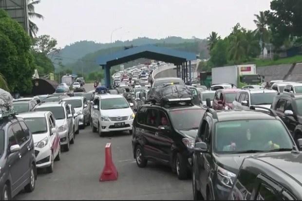 Tol Trans Sumatera, Jalinsum dan Lintas Timur Lampung Macet Parah